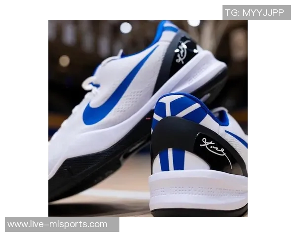 杜克大学发布独特白蓝配色Kobe5球鞋引发球迷热议