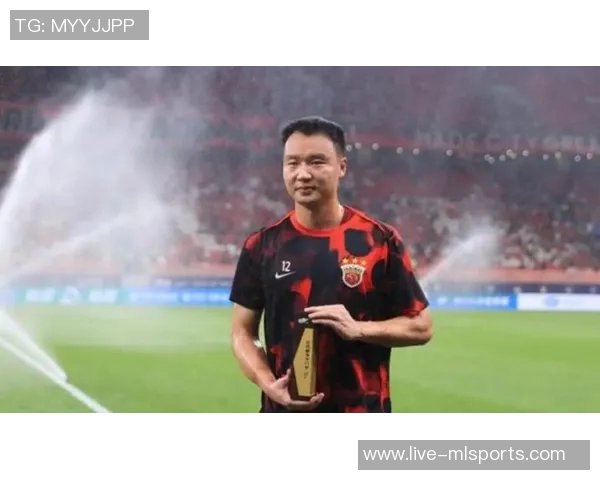 柔佛后卫与陈威赛后闲聊回顾48脚打门的精彩对决 柔佛后卫与陈威赛后闲聊回顾48脚打门的精彩对决